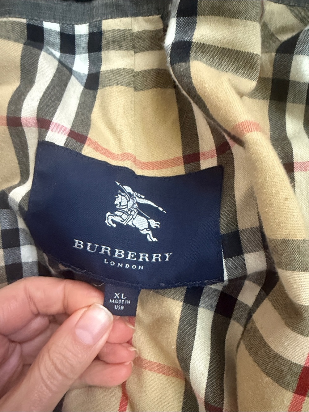 Burberry Men's Hooded Raincoat in Gray with Vintage Check Lining - Picture 6 of 8